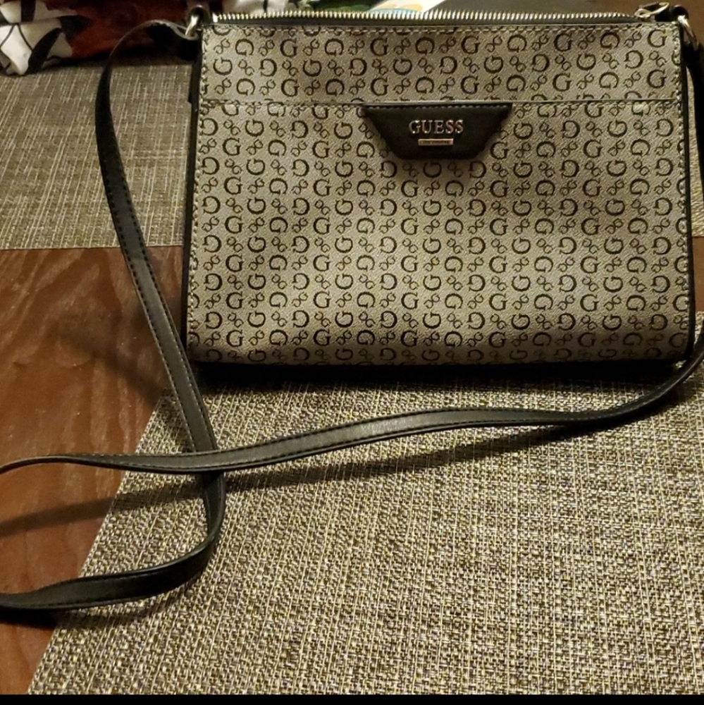 Guess Cross Body